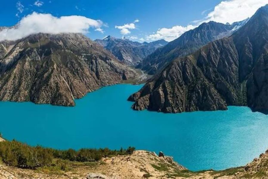 Turquoise alpine lake surrounded by mountains